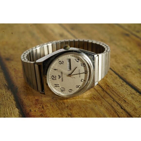 Vintage Waltham ZD011WA Watch w/ metal wristband Quartz Glass | WORKING! - Picture 1 of 8